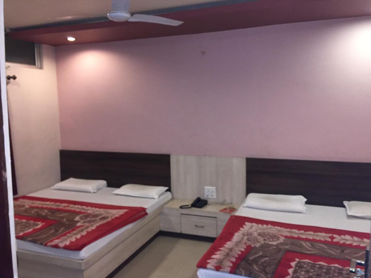 Hotel Pakeeza Ádzsmir Kültér fotó