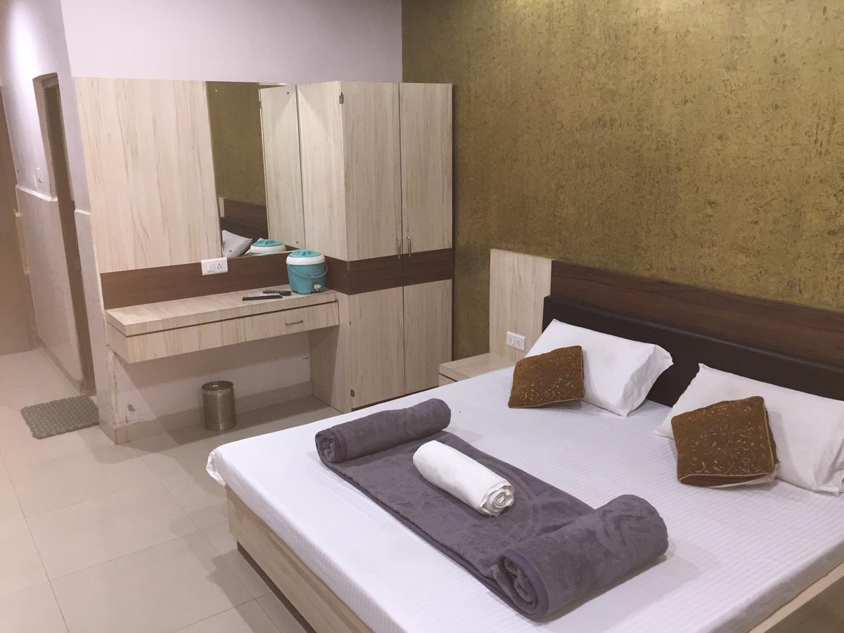 Hotel Pakeeza Ádzsmir Kültér fotó