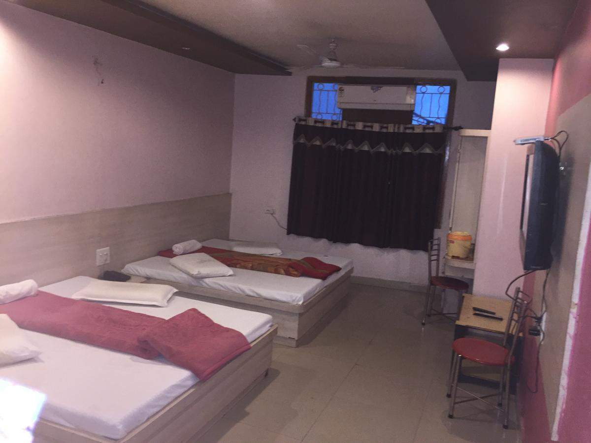 Hotel Pakeeza Ádzsmir Kültér fotó