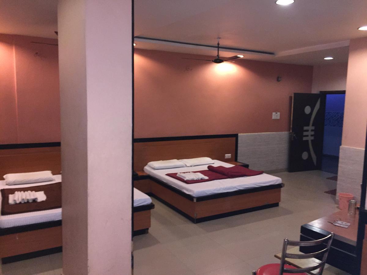 Hotel Pakeeza Ádzsmir Kültér fotó